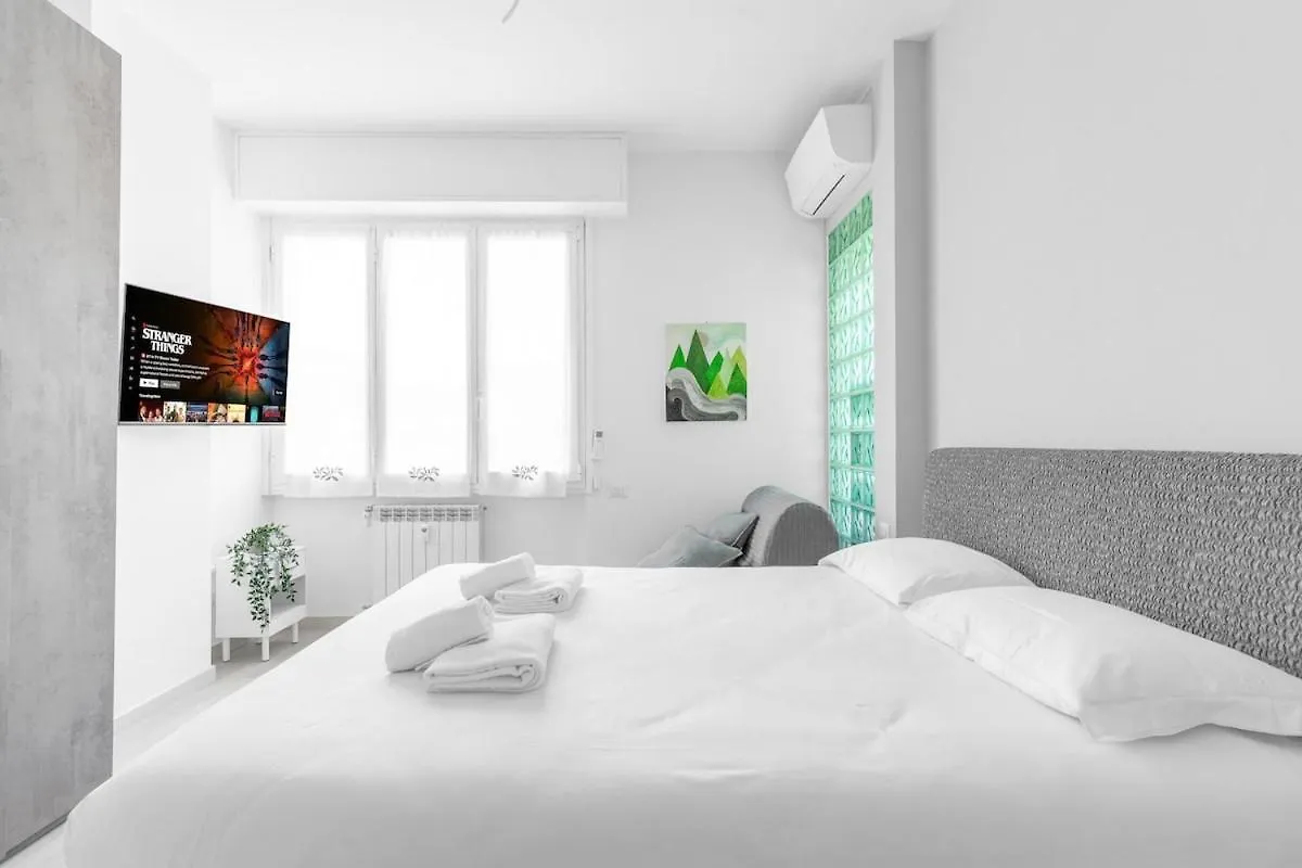 Comodo E Confortevole-Sesto Piano Con Vista Milano Italien