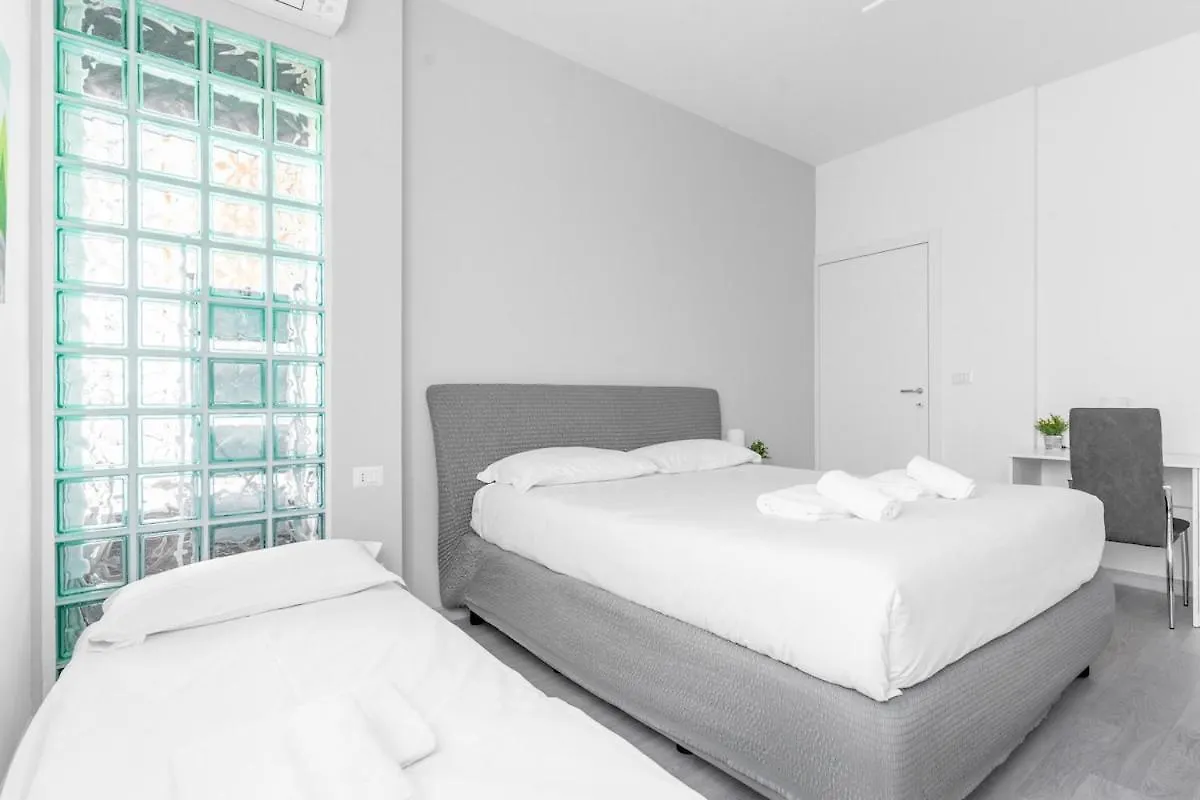 Comodo E Confortevole-Sesto Piano Con Vista Milano Lägenhet