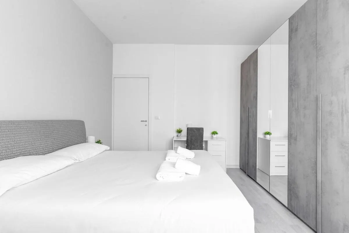 Comodo E Confortevole-Sesto Piano Con Vista Milano 0*,  Italien