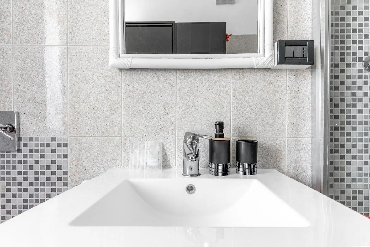 Comodo E Confortevole-Sesto Piano Con Vista Milano
