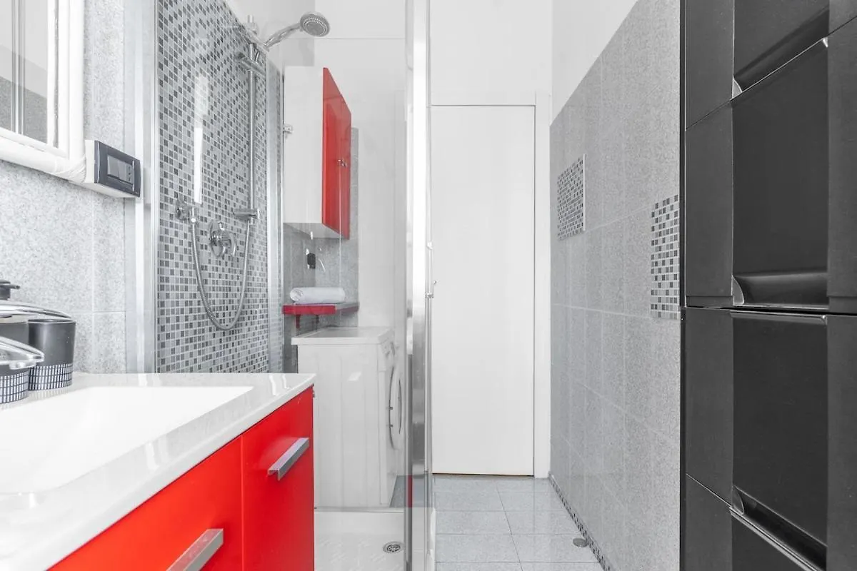 Comodo E Confortevole-Sesto Piano Con Vista Milano Italien